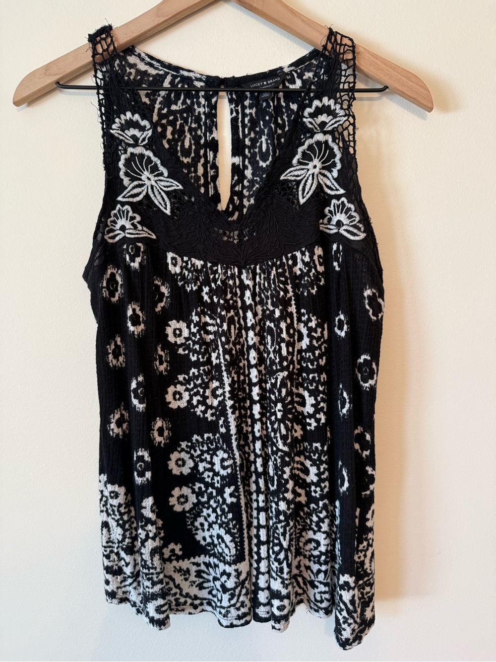 LUCKY BRAND Black & White Embroidered Floral Sleeveless Top - Lucky Brand